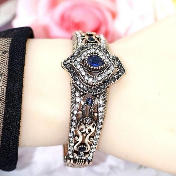 💙 Stunning Vintage-Inspired Crystal, Gold and Blue Bracelet 💙 - Picture 3 of 4